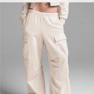 SKIMS new with tags boyfriend fleece cargo sweatpants